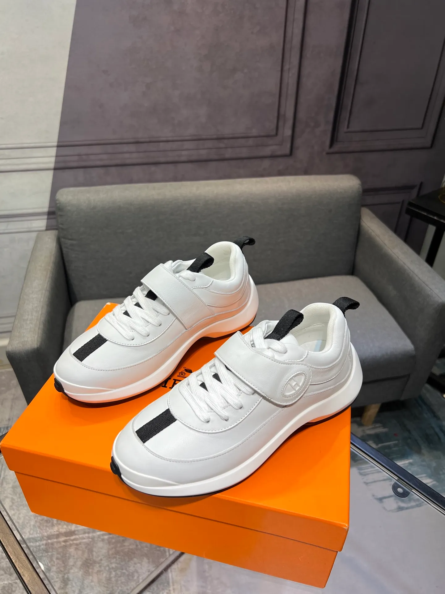 Men's shoes 💰600 Actual photos 🎬 [Hermès] Couple style, official website synchronization Counter quality French Paris catwalk style Simple and classic Imported original fabric Original 1:1 outsole! The highest version on the market! Size: Female 35-41. Male 39-45 (female 41, male 45 customized)
